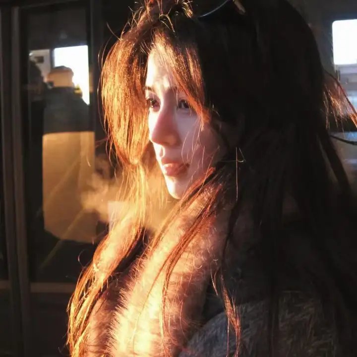彼女